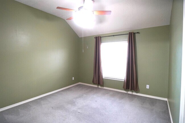 Building Photo - 6006 Country Ridge Dr