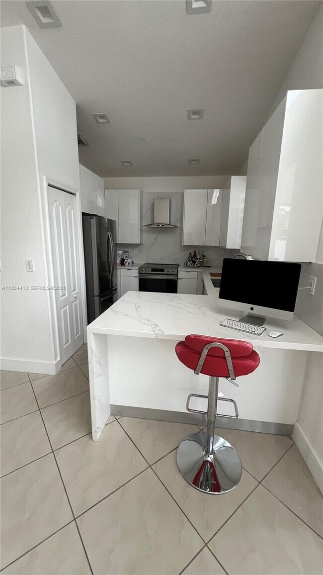 Building Photo - 15446 SW 23rd Ln