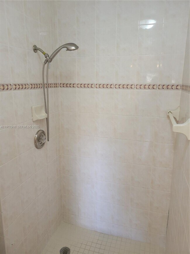 Building Photo - 6963 SW 40th St