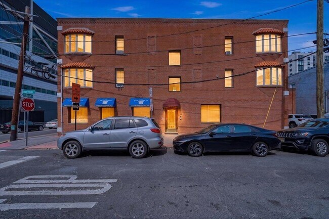 Building Photo - 90 Court House Pl