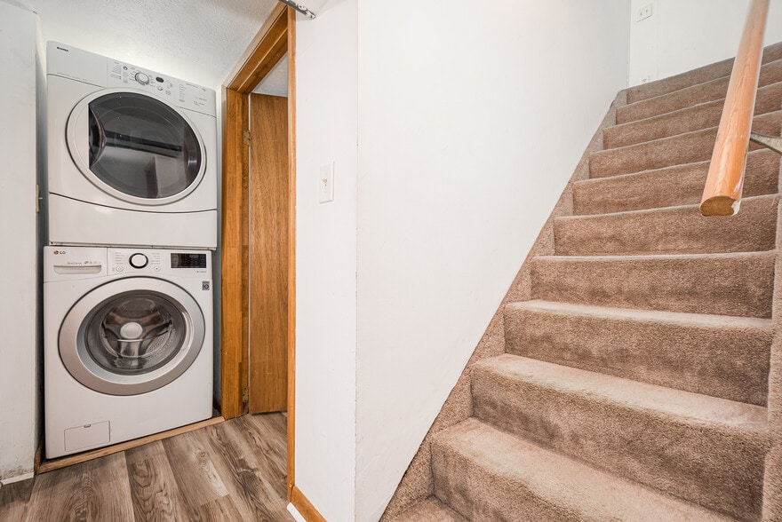 Building Photo - 1004 College Ave