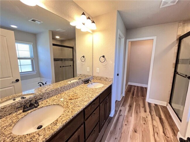 Building Photo - 4300 SW Limestone Ave