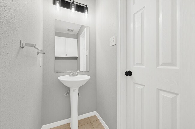 Building Photo - 3401 Pheasant Ln