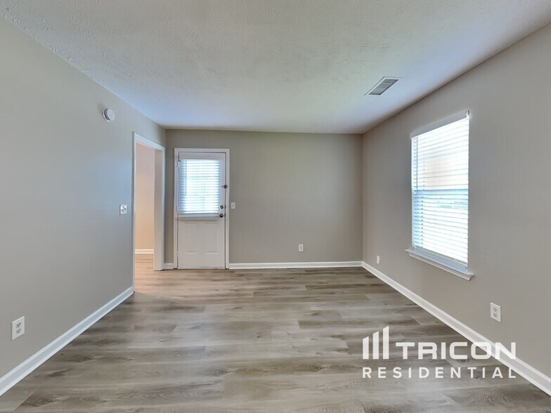 Building Photo - 928 Pin Oak Dr