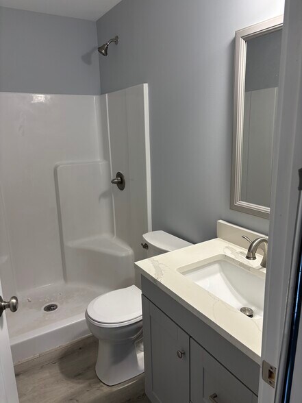 Bathroom 1 - 140 Gum St