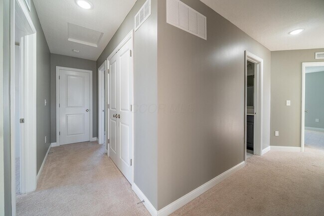 Building Photo - 4032 Stonehill Wy