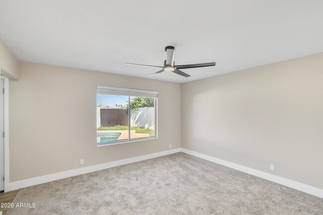 Building Photo - 1018 W Ivanhoe St