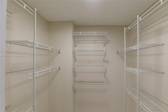 Building Photo - 13120 SW 92nd Ave