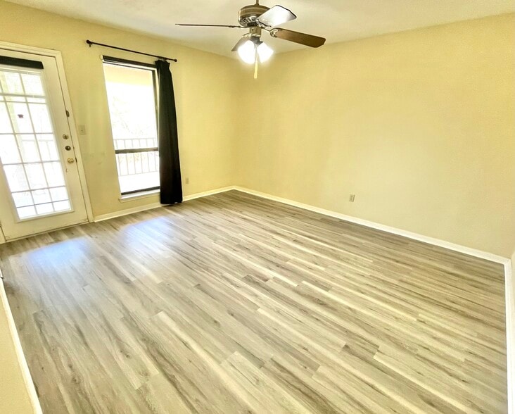 Master Bedroom. - 112 Lachite