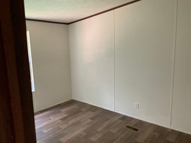 Building Photo - Cute Doublewide Home For Rent In West Lincoln County