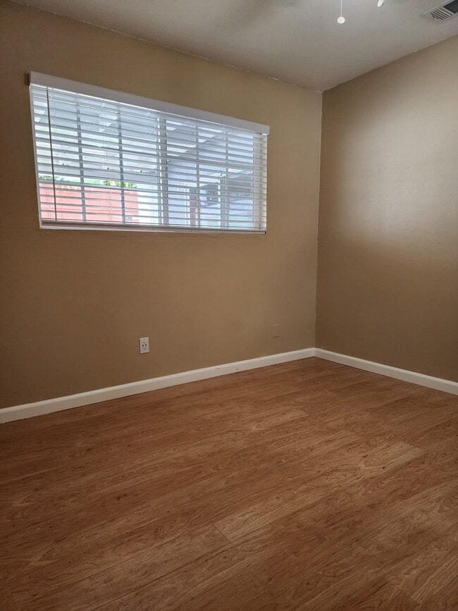 Building Photo - 504 Carlsbad St