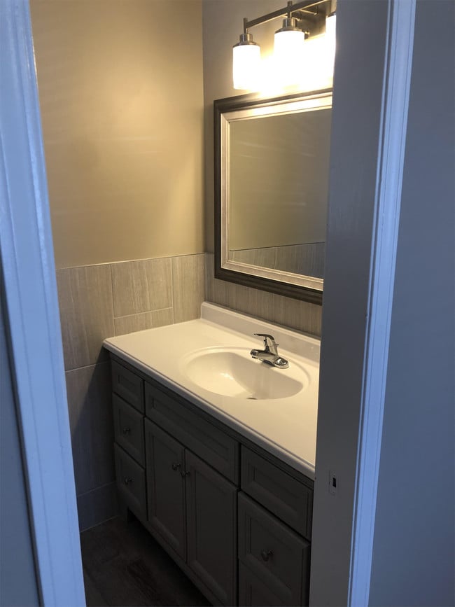 Building Photo - 1256 N Country Acres Ave