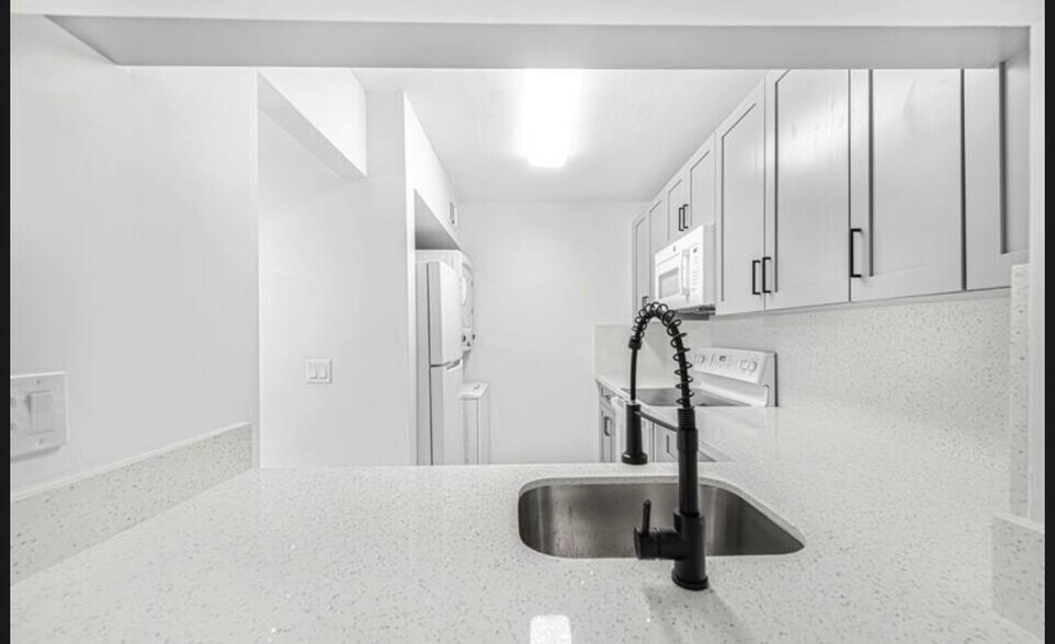 Kitchen - 10066 NW 6th St