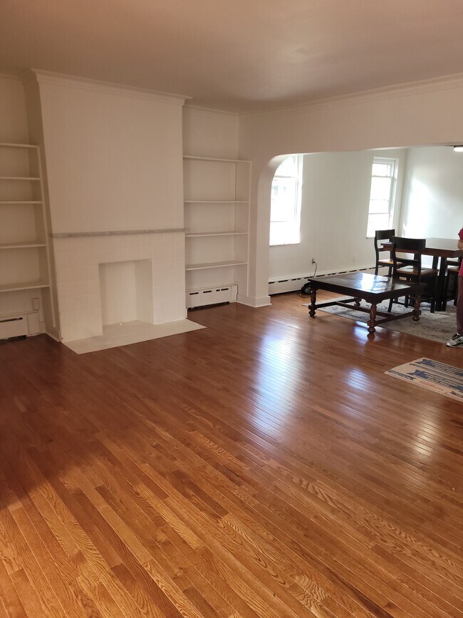 Building Photo - 2538 Beechwood Blvd