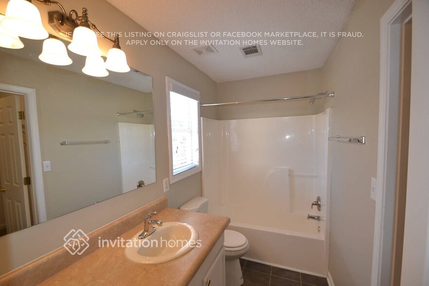 Building Photo - 1500 N Hampton Ct