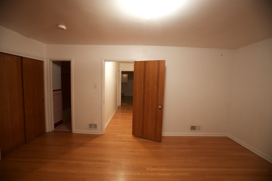 Bedrooms #2 - 145 Ivanhoe St