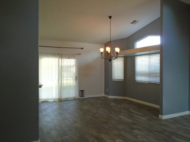 Building Photo - NW-WITH POOL !