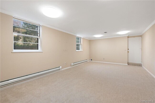 Building Photo - 40 Meadow Rd