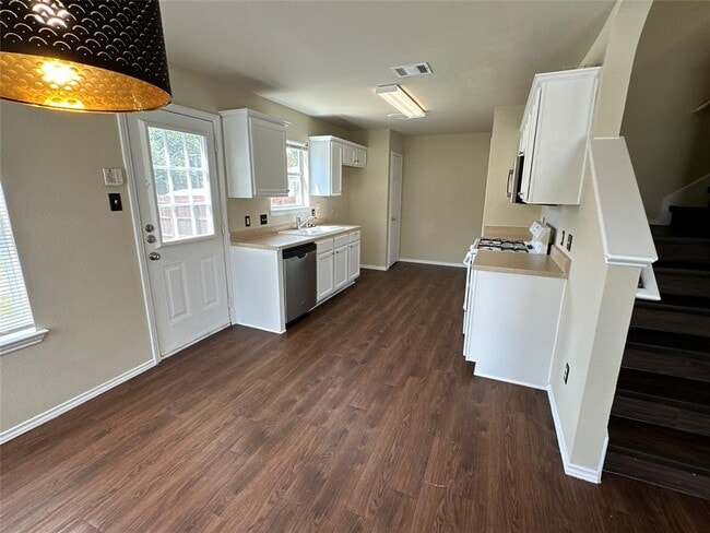 Building Photo - 2315 Bluffstone Dr