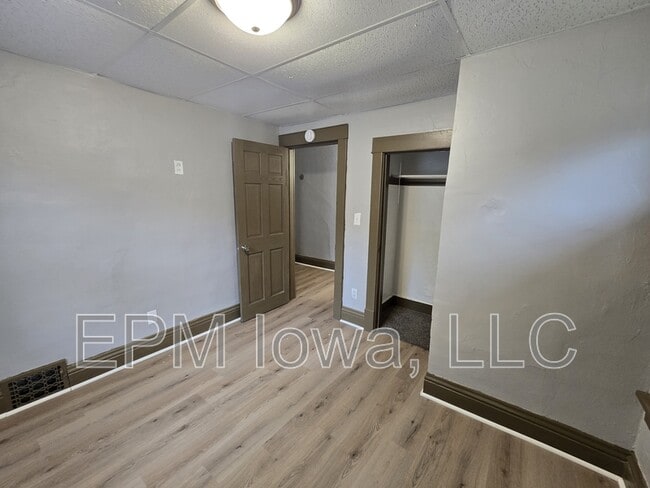 Building Photo - 419 Bratnober St