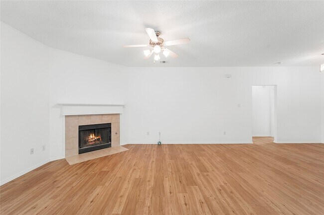 Building Photo - 9825 Tyler Dr
