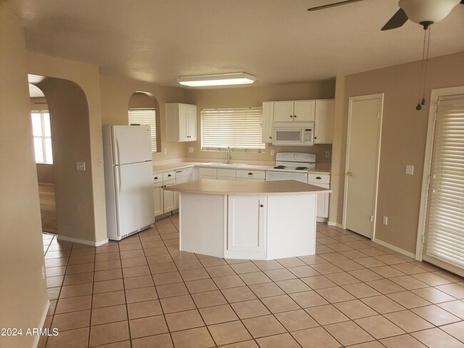 Building Photo - 10518 W Foothill Dr