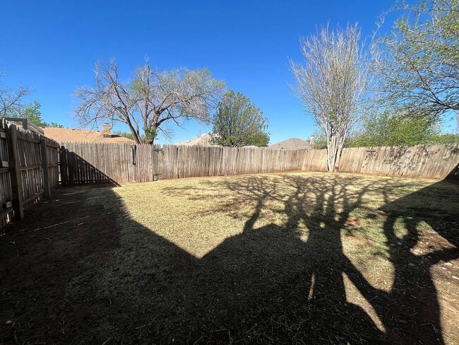 Building Photo - 3 bedroom 3 bathroom in Frenship ISD!