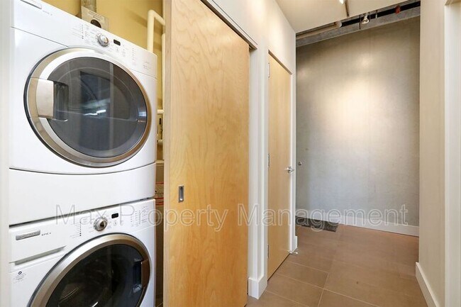 Building Photo - 309 E 5th St