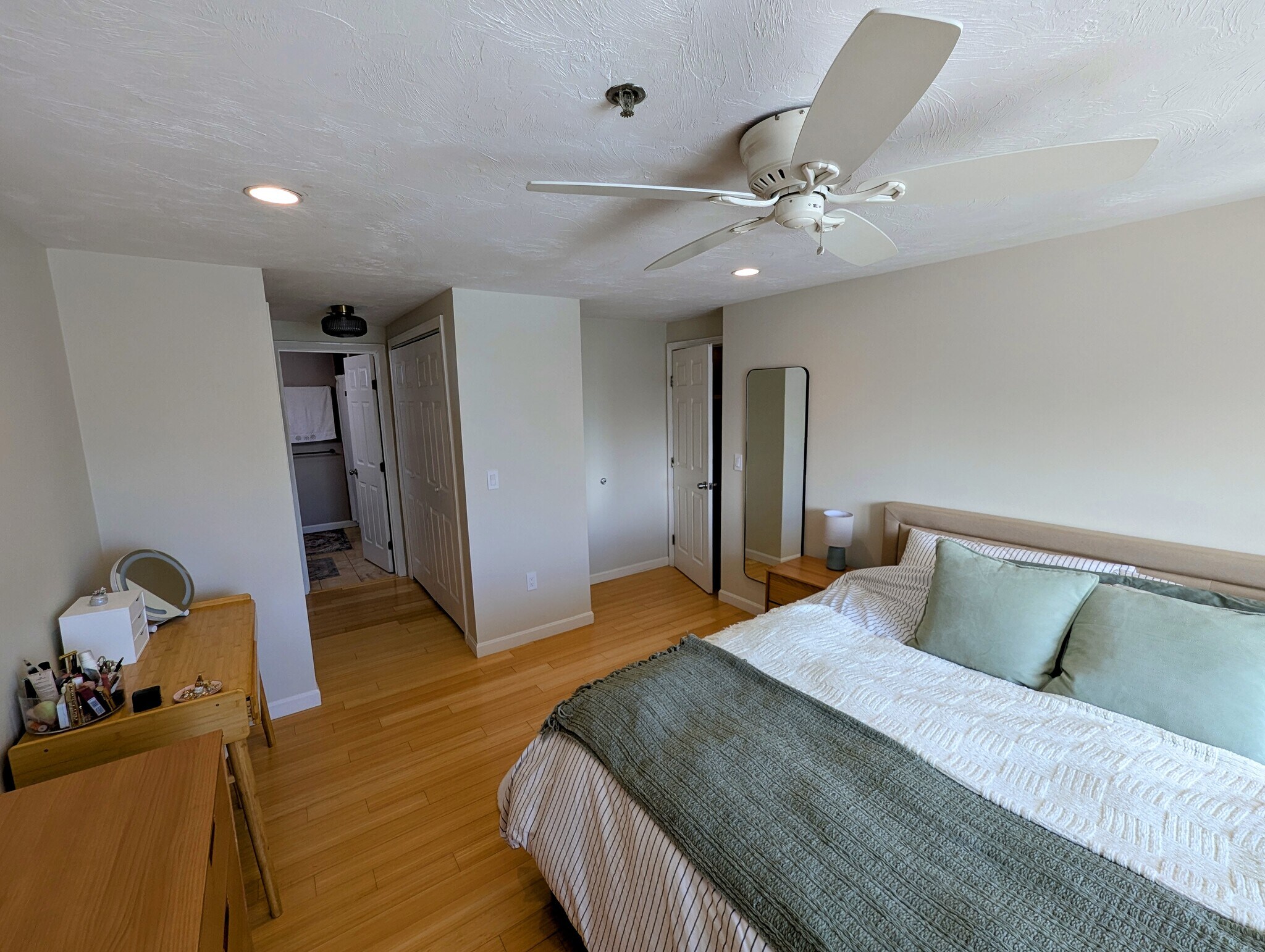 Building Photo - 55 Howland St