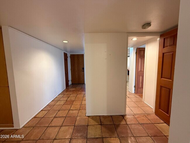 Building Photo - 2114 S La Rosa Dr
