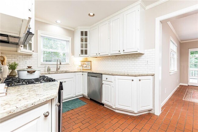 Building Photo - 1311 Roxboro Dr NE