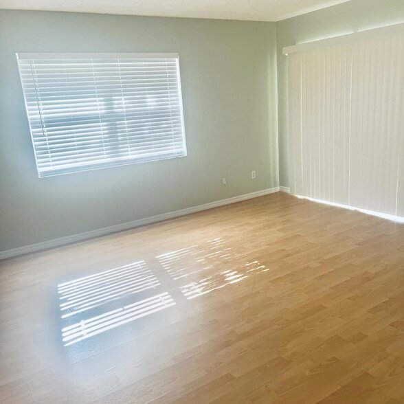 Building Photo - 6911 NW Dorothy St