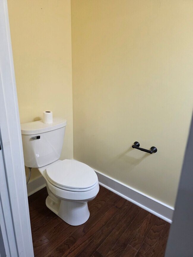 Building Photo - Large 3 Bedroom Townhouse in South Nashville