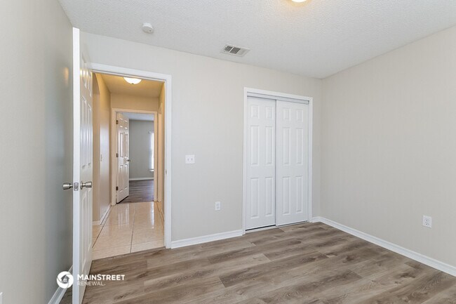Building Photo - 649 Parakeet Ct