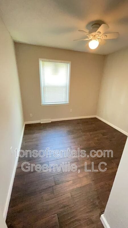 Building Photo - 105 Chuckwood Dr