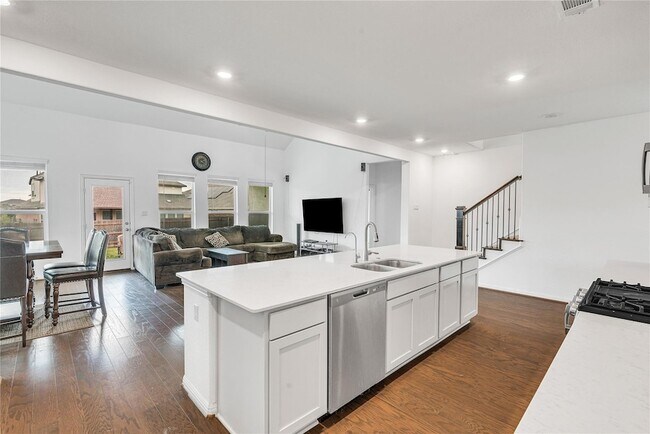 Building Photo - 133 Lenera Dr