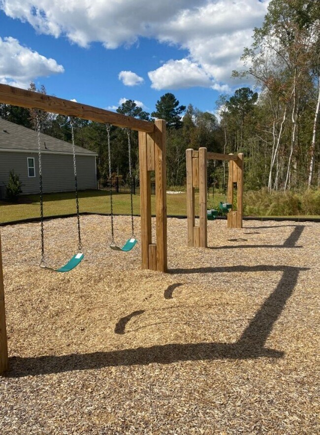 Building Photo - Available NOW!! 4 bedroom 2.5 bath home in RINCON, GA!!!