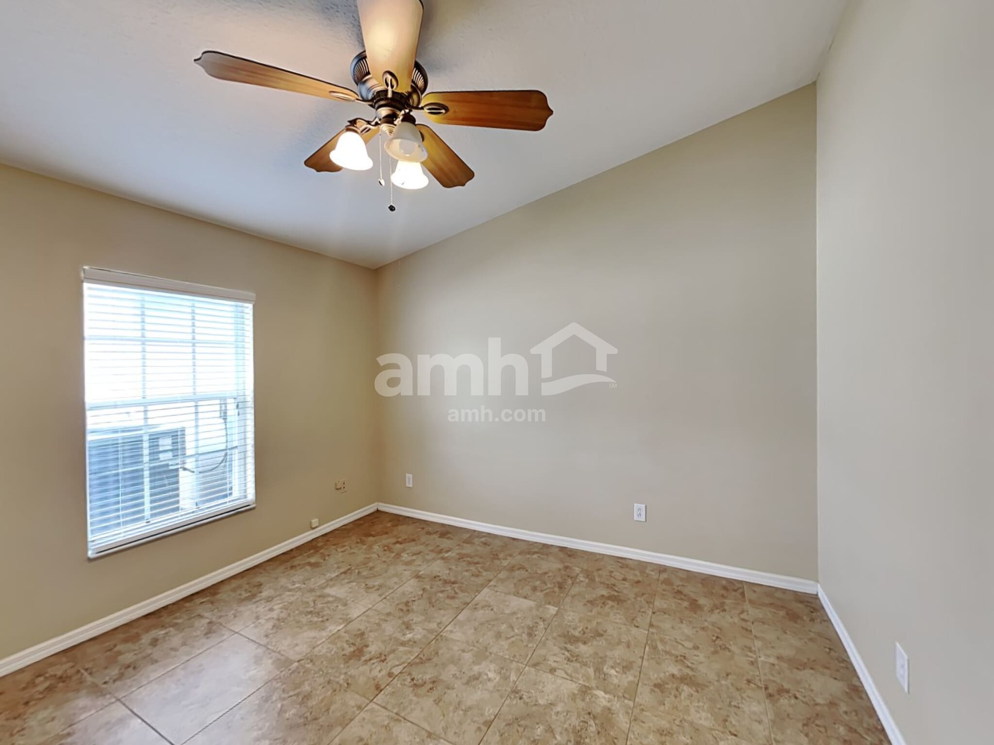 Building Photo - 10223 Meadow Crossing Dr
