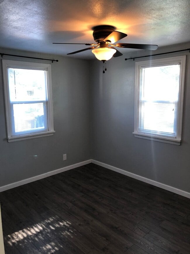 Building Photo - Clean & cozy 2 bedroom 1 bath Rancher comi...