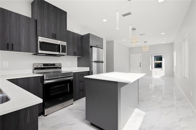 Building Photo - 1007 N Woodson Ave