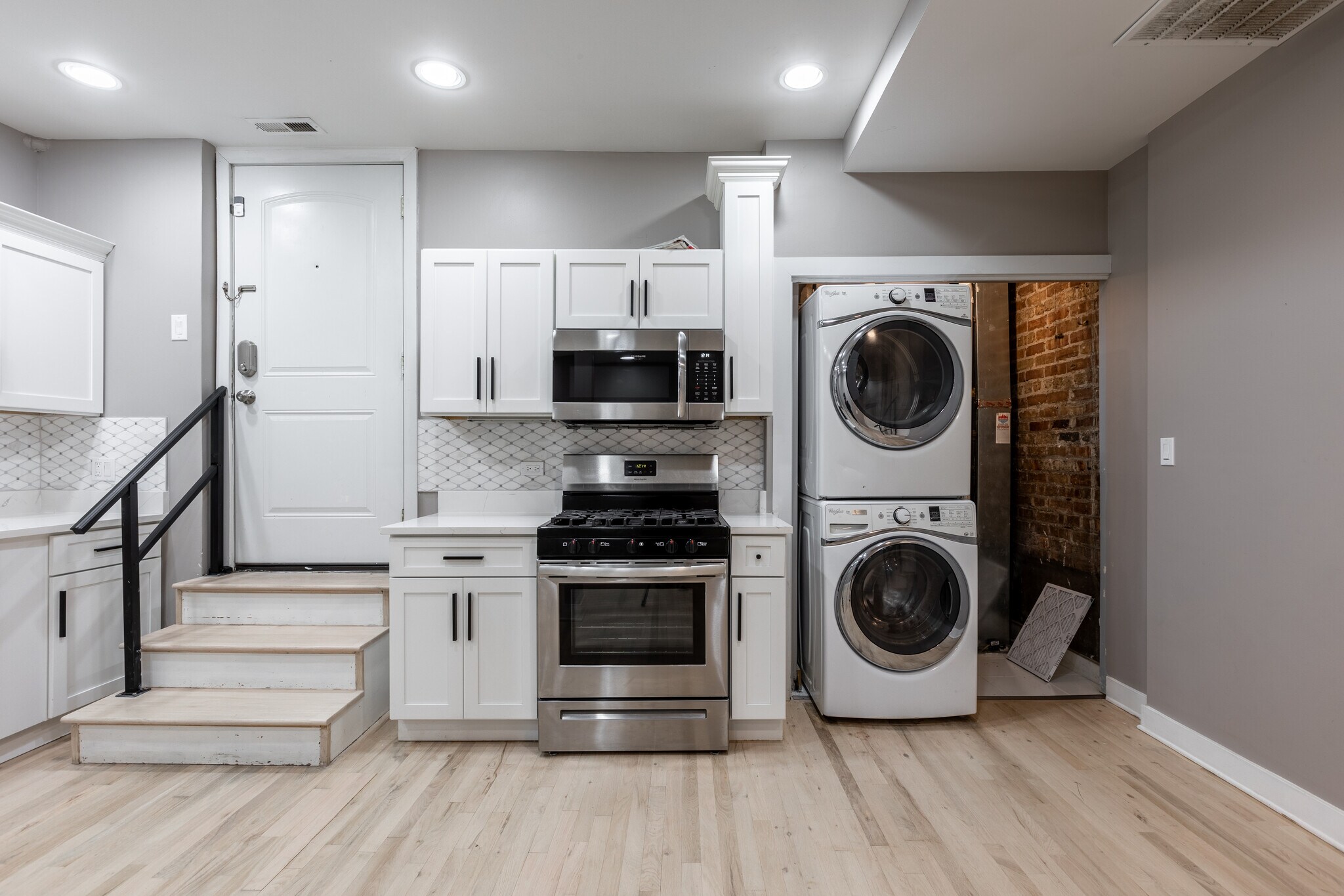 Building Photo - 1430 N Maplewood Ave