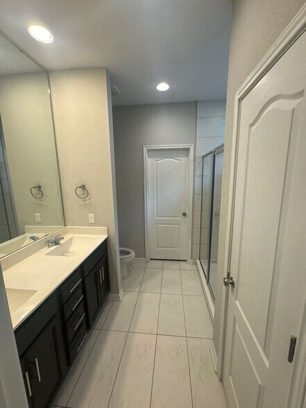 Building Photo - 722 Coconut Grove St