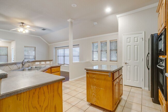 Building Photo - Beautiful Corner Lot Home in North Arlington-  3 Bed, 2 Bath- Ready for New Tenants- Arlington ISD