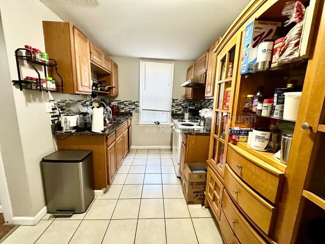 Building Photo - 335 Lawn St