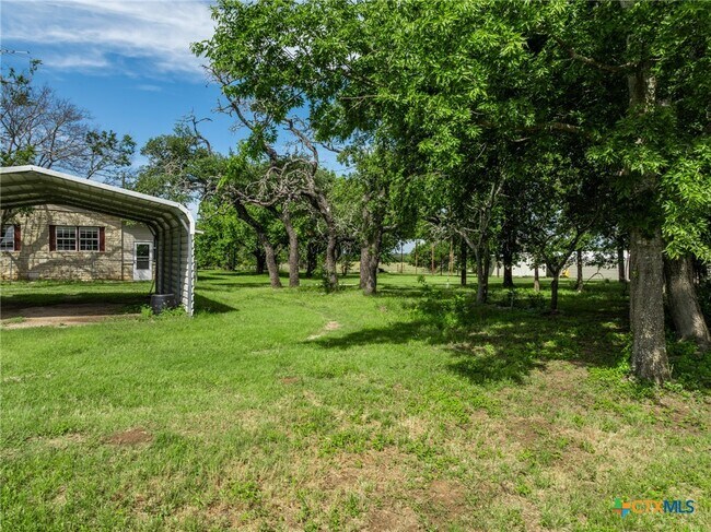 Building Photo - 199 Apache Springs Rd