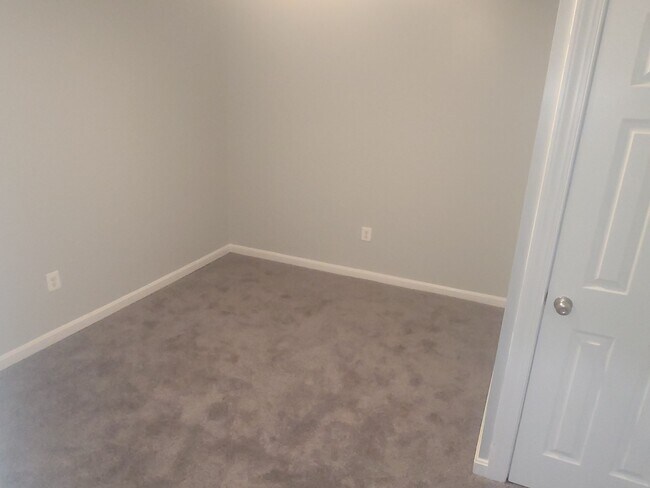Building Photo - 630 N Gilmor St