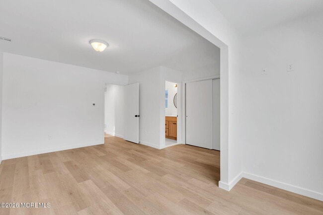 Building Photo - 211 Dewitt Ave