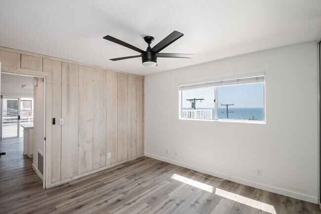 Building Photo - 215 Moonstone St