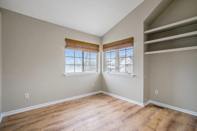 Building Photo - 5660 Versailles Ave