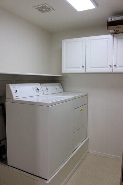 Building Photo - 2775 N Saramano Ln